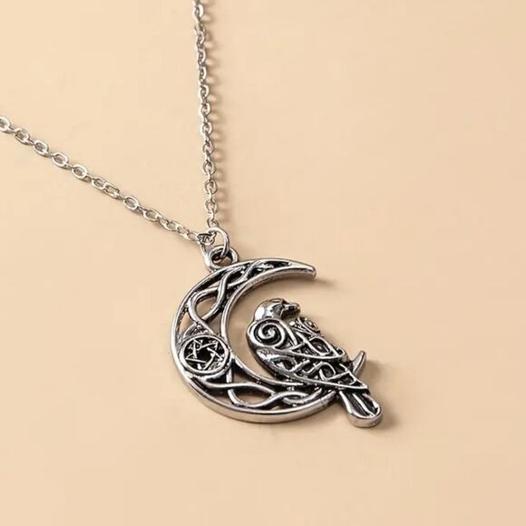 Raven sitting on a crescent moon celtic knotwork & pentagram necklace - Picture 4 of 6